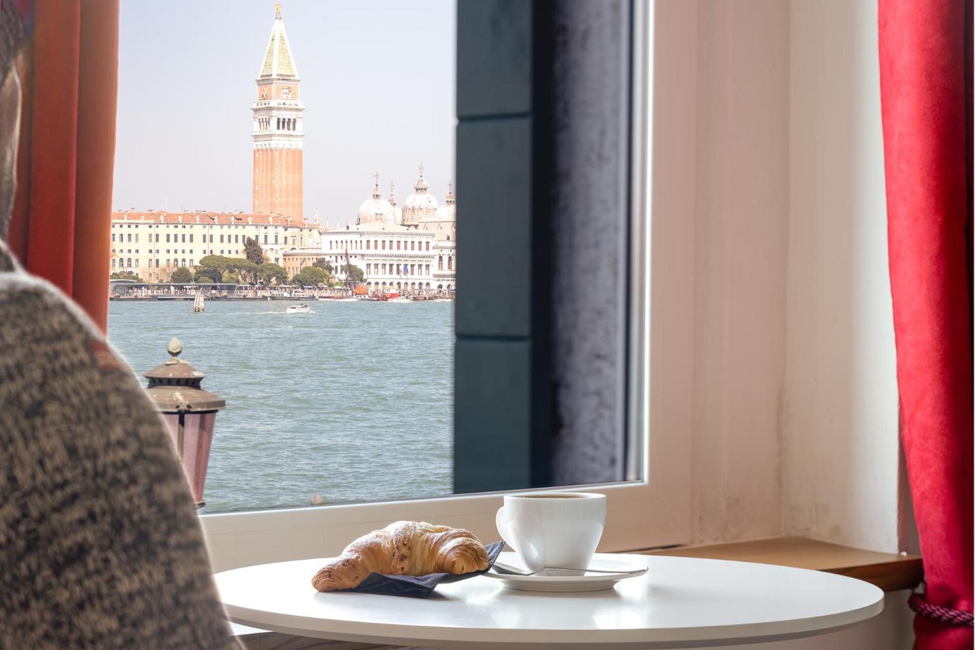 3 Windows On St Mark - Waterfront Apartment Venezia Eksteriør bilde