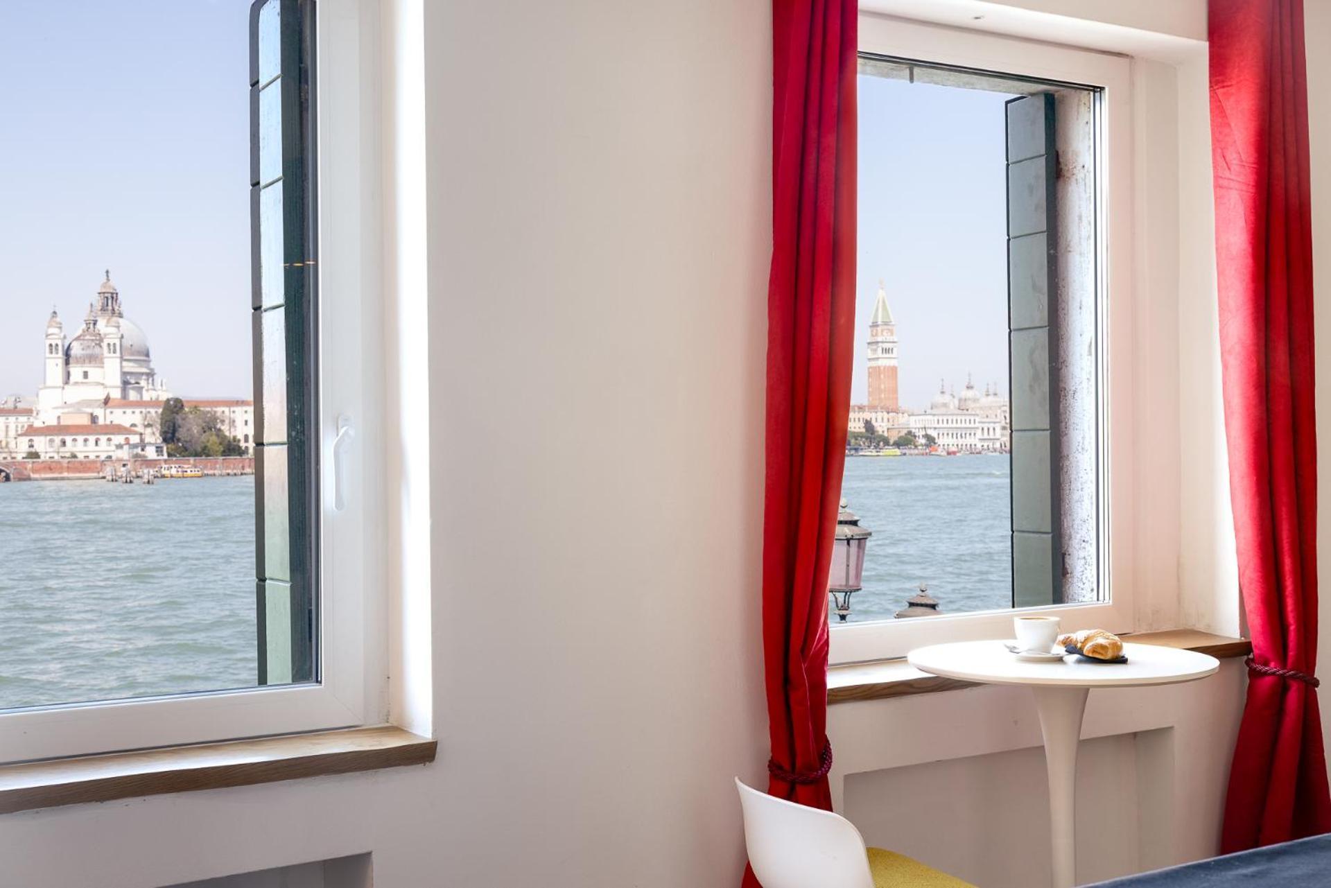 3 Windows On St Mark - Waterfront Apartment Venezia Eksteriør bilde