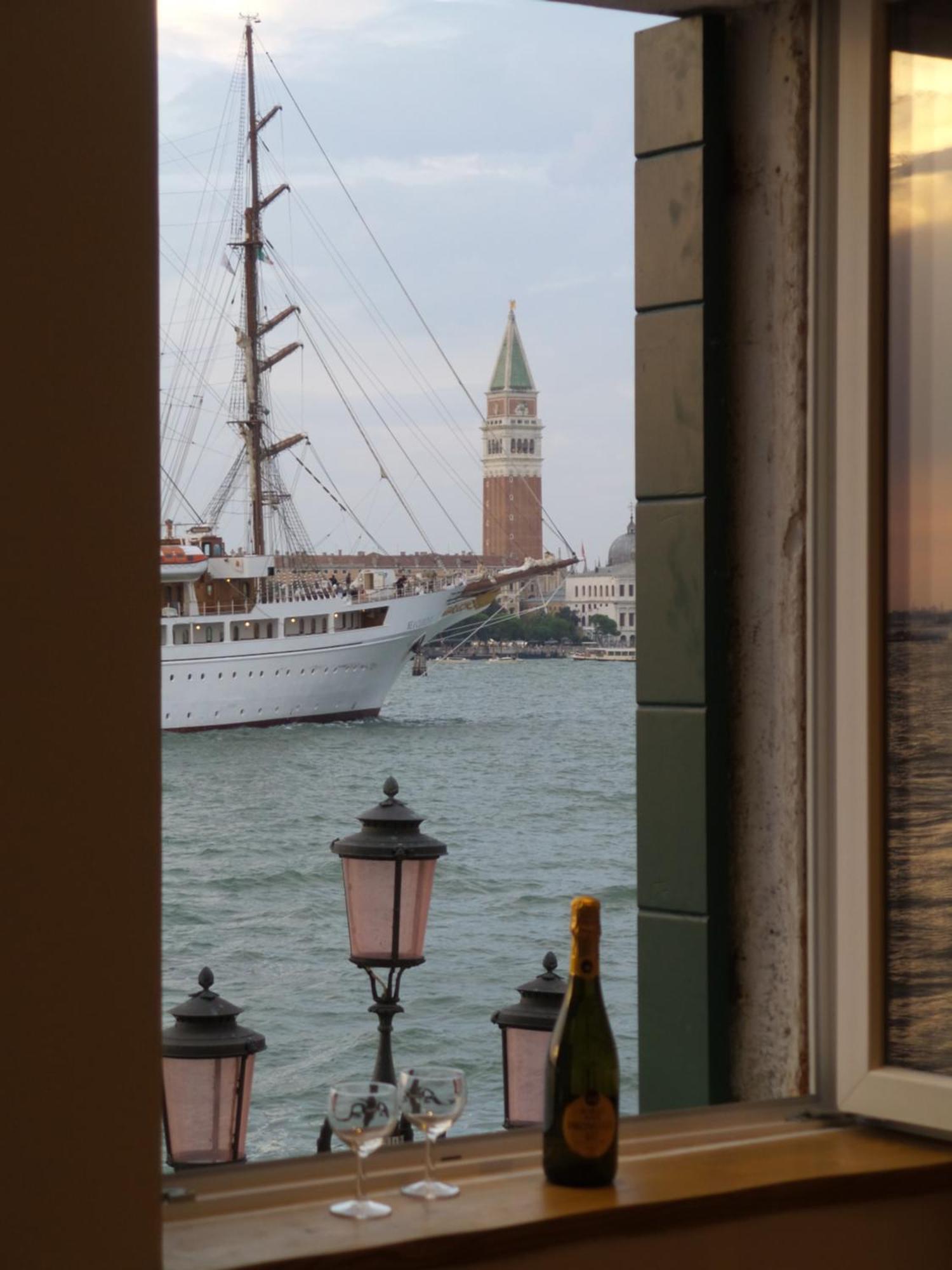 3 Windows On St Mark - Waterfront Apartment Venezia Eksteriør bilde